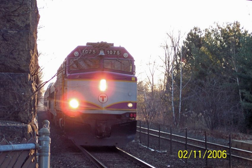 MBTA F40PH-2C 1075 as it closes in on West Natick.: The CityRails ...